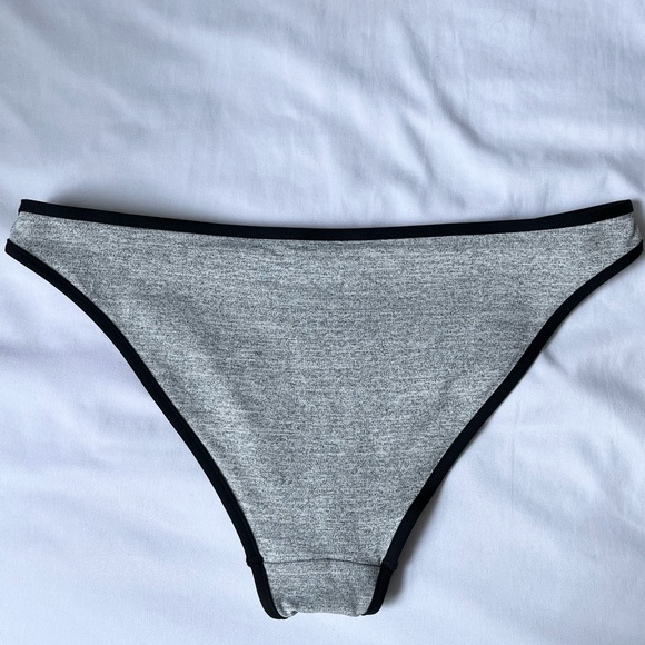 H&M | 2-Piece Triangle Swim Set in Grey w/ Black Outline - Picture 6 of 7